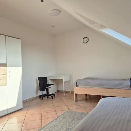 Spacious 4-room Ideal For Families And Business Trips In A Quiet Area شقة *